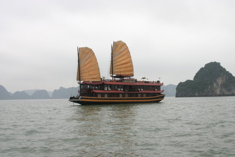 Halong cruise on ORIENTAL SAILS - 2 days 1 night