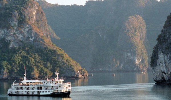 Best Halong Cruises Deals, Bai Tu Long Bay vs Halong Bay